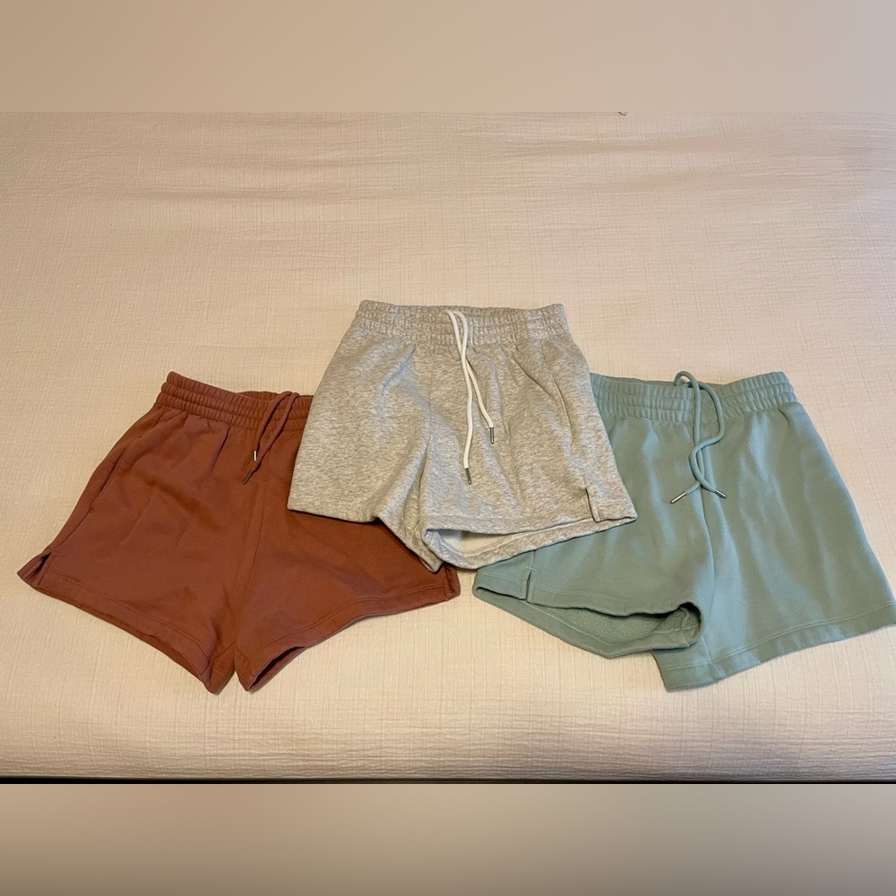 Women’s Small Abercrombie Vintage Sunday short (set of 3)